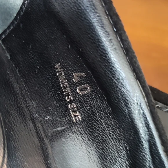 Tod's Black Leather and Suede Heels - Picture 12 of 12